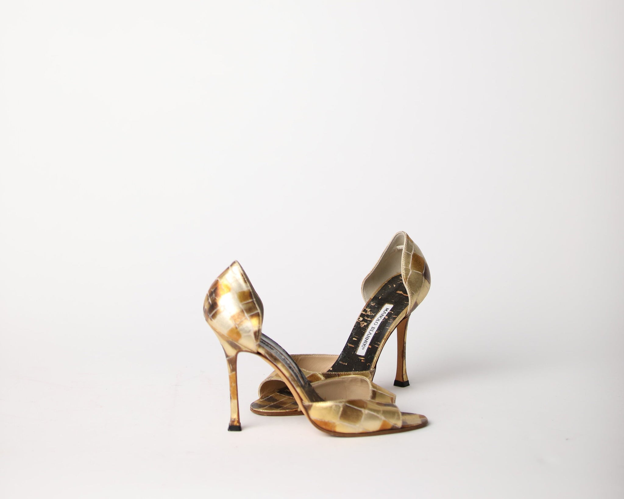 Gold manolo blahnik heels hotsell
